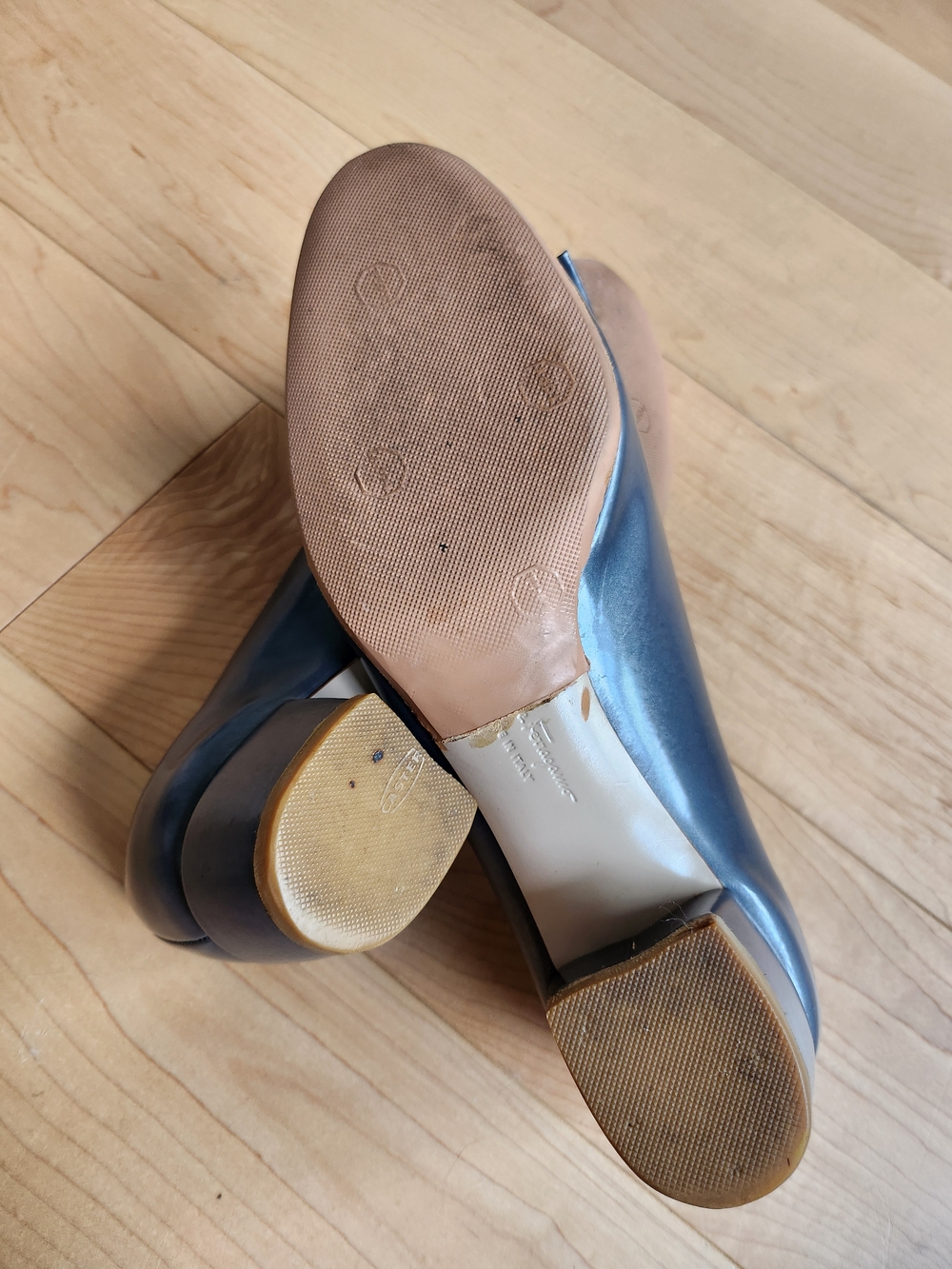 Salvatore Ferragamo Pewter Vara Bow Flats - Picture 6 of 6